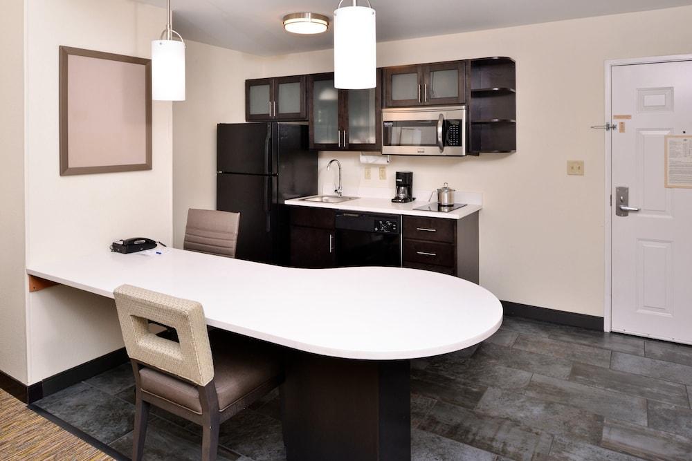Candlewood Suites Winchester By Ihg Ngoại thất bức ảnh